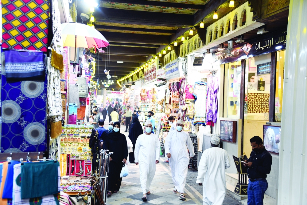 حركة شرائية في سوق مطرح القديم