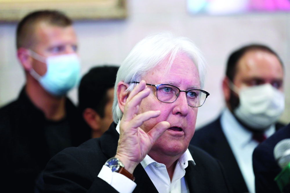 مبعوث الأمم المتحدة الخاص إلى اليمن ، مارتن جريفيث خلال مؤتمر صحفي في مطار صنعاء  أمس. رويترز