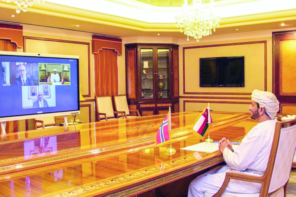 خلال مشاركة خليفة الحارثي في المشاورات السياسية