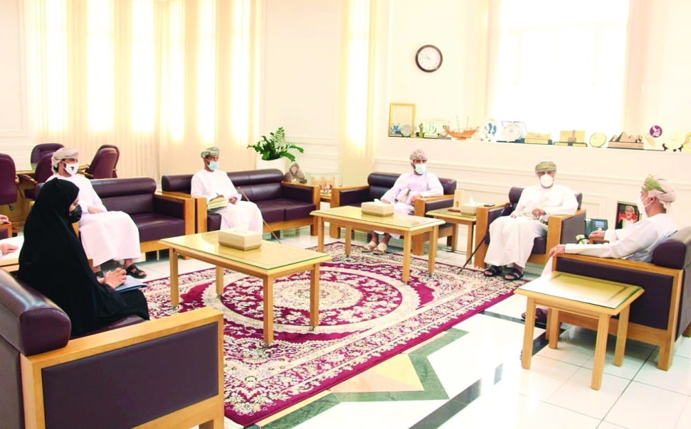 خلال مناقشة إمكانية استفادة البريمي من معرض أكسبو 