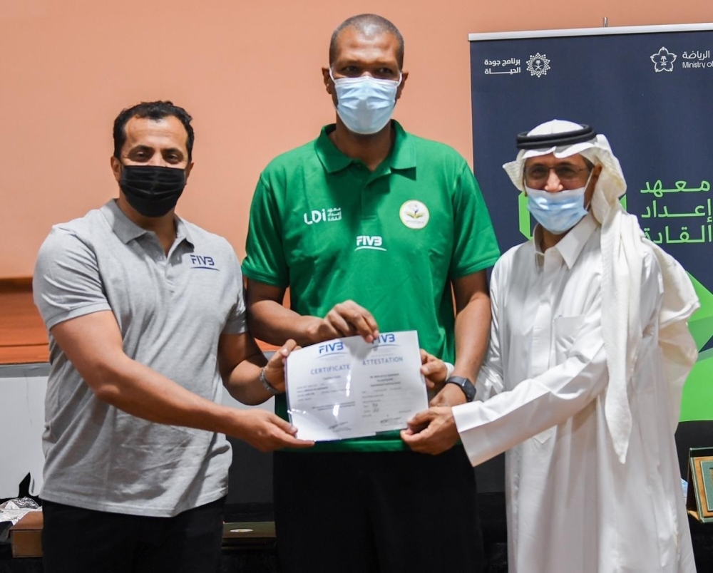 تكريم المشاركين في الدورة