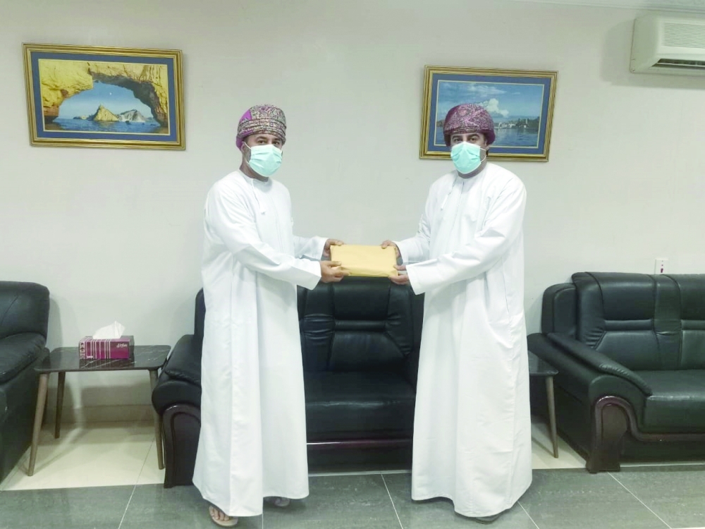 خلال تكريم المعلمين المجيدين والمشاركين الملتقى