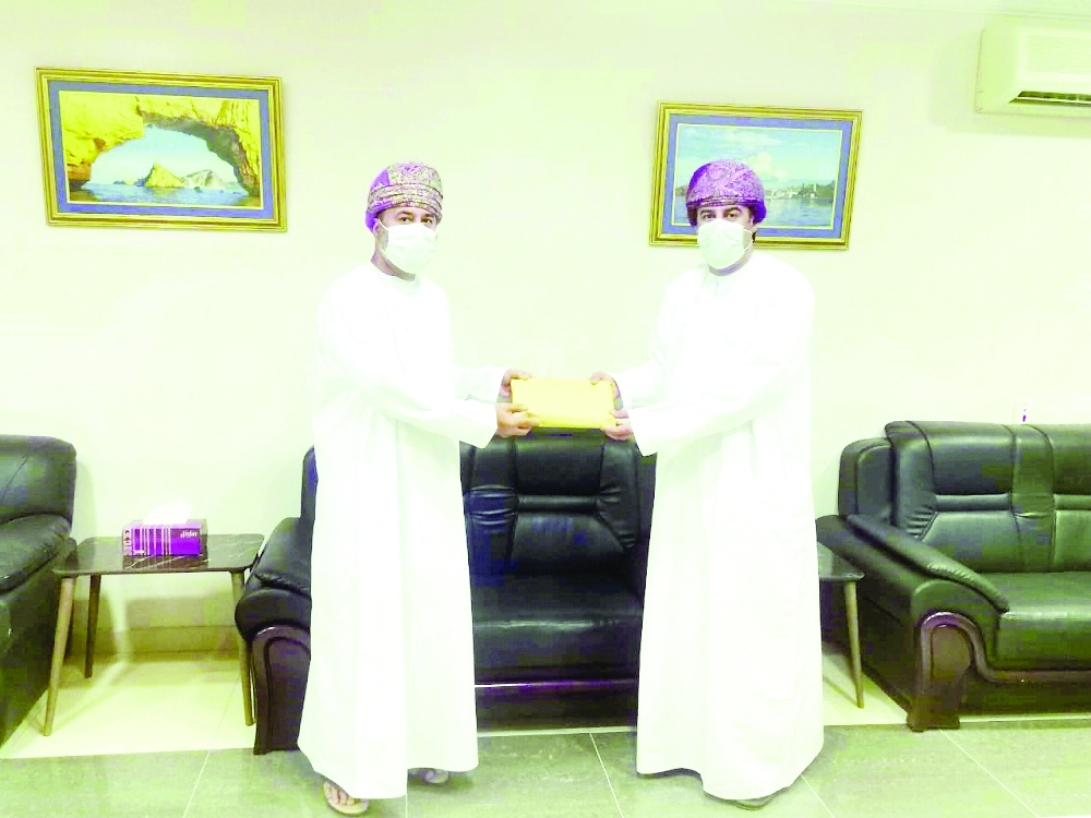 خلال تكريم المعلمين المجيدين والمشاركين الملتقى