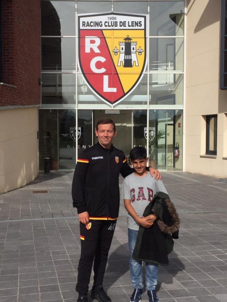 زيارة طارق إلى نادي لنس الفرنسي