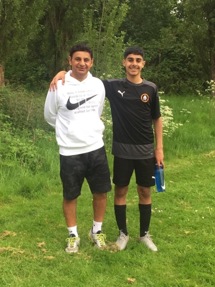 طارق مع والده خليفة السعدي