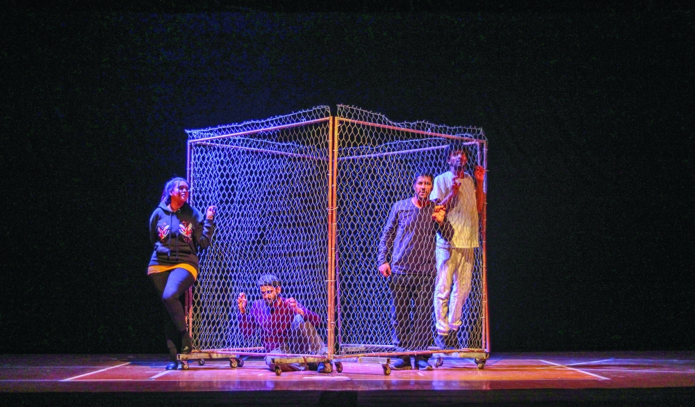 من مسرحية مفقود بمهرجان المسرح العماني السابع