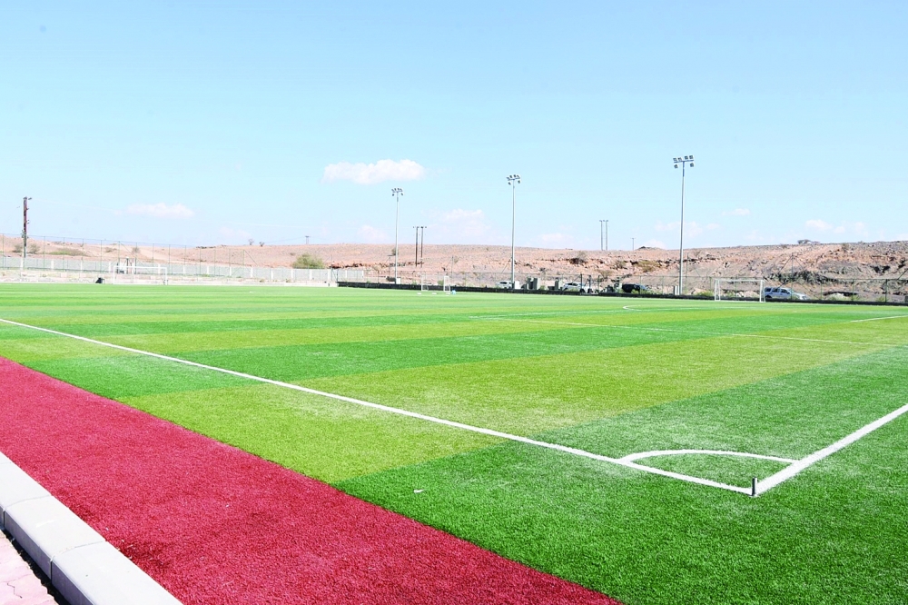 جانب من الملاعب الخضراء للفرق الأهلية