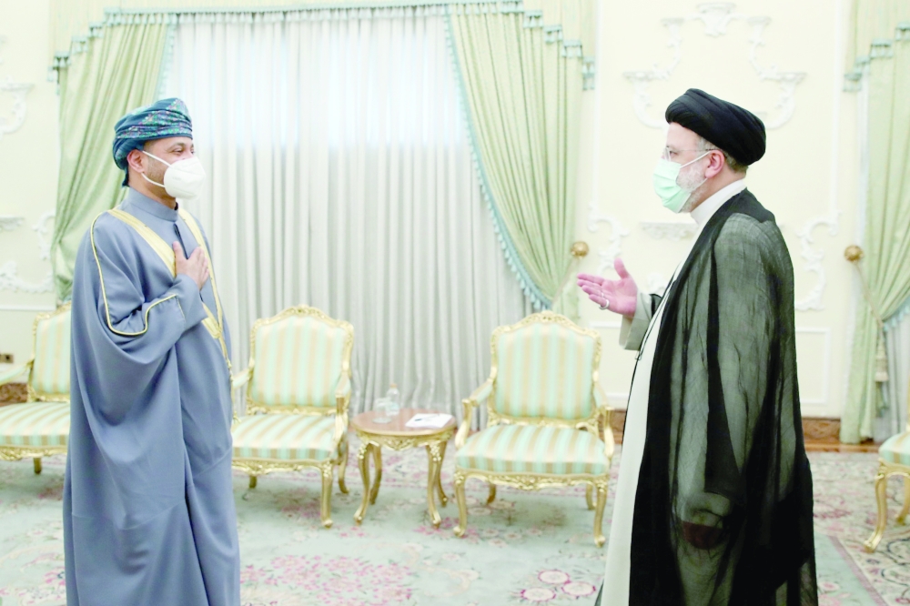 الرئيس الإيراني يستقبل وزير الخارجية.   "الصورة عن موقع الخارجية" 