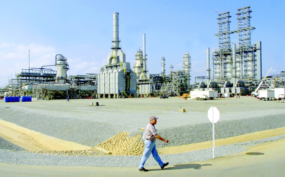 مصفاة بتروزواتا للنفط في حزام أورينوكو النفطي في ولاية أنزواتيجوي بشرق فنزويلا . رويترز