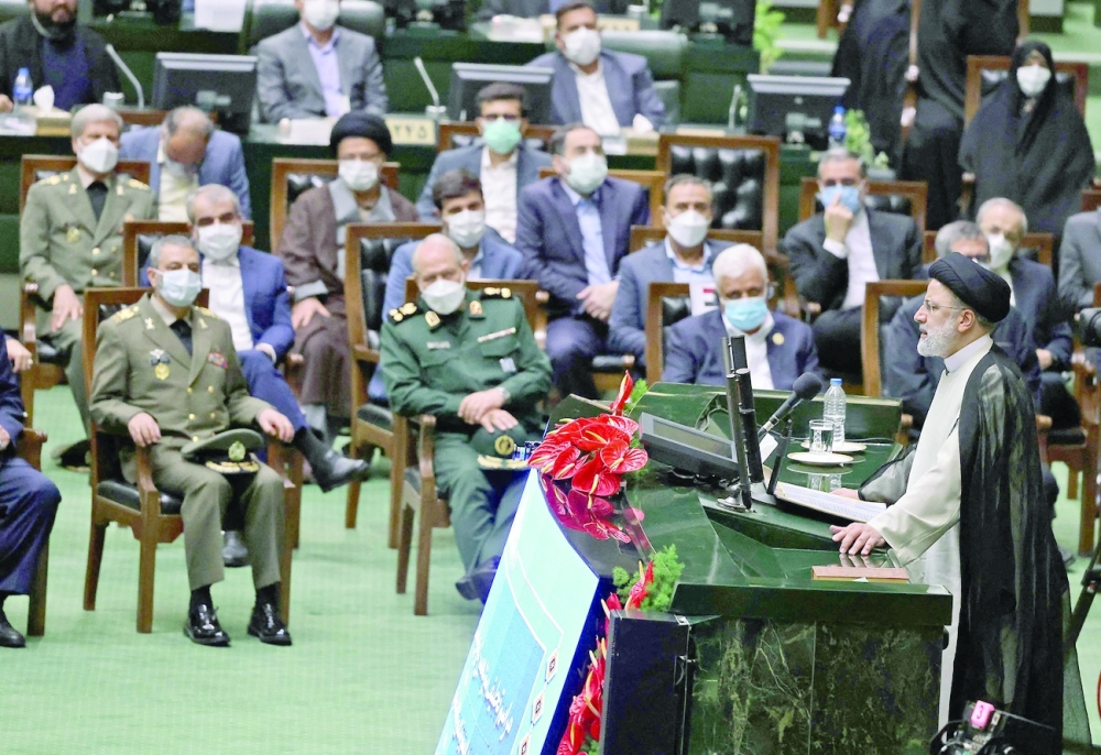 الرئيس الإيراني يلقي كلمته الافتتاحية بالبرلمان  "أ ف ب"