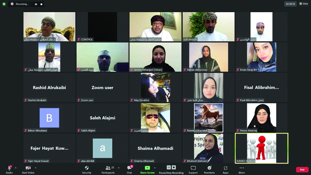 جانب من المشاركين في الدورة