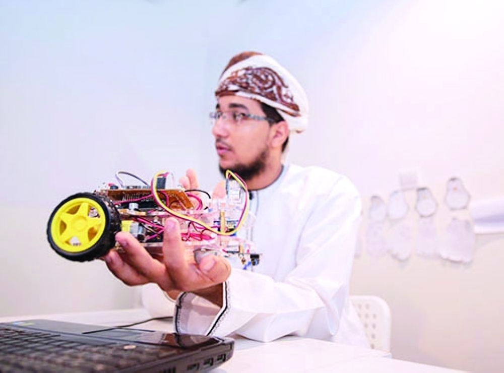 خلال العمل في إنتاج الروبوتات في شركة رائد