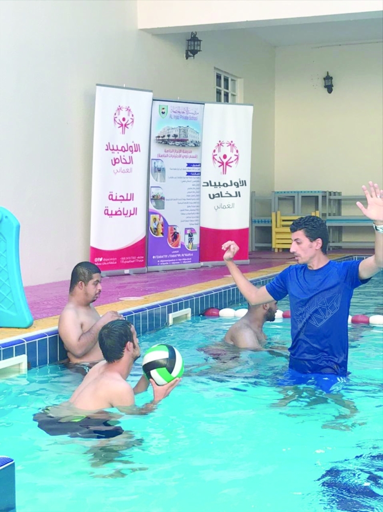 جانب من منافسات السباحة