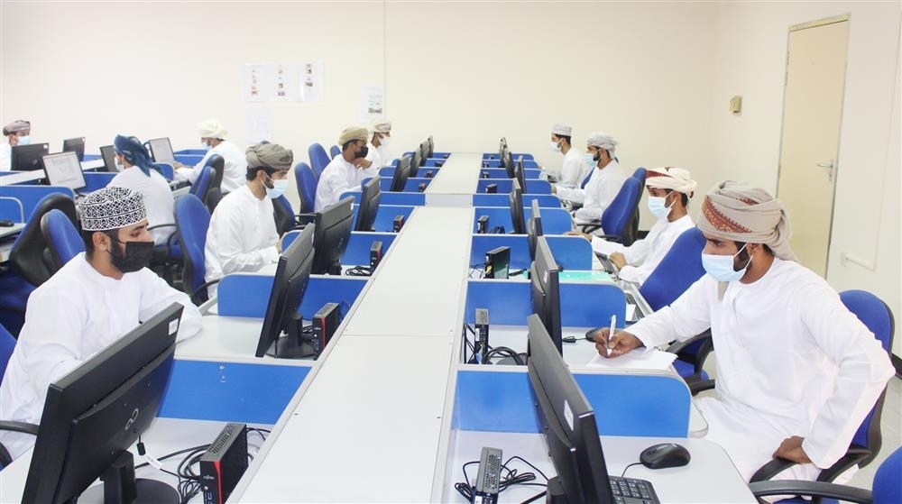 وزارة-العمل-تُجري-مقابلات-واختبارات-لعدد-من-الوظائف-في-عدد-من-الوحدات-الحكومية-بمحافظة-جنوب-الشرقية