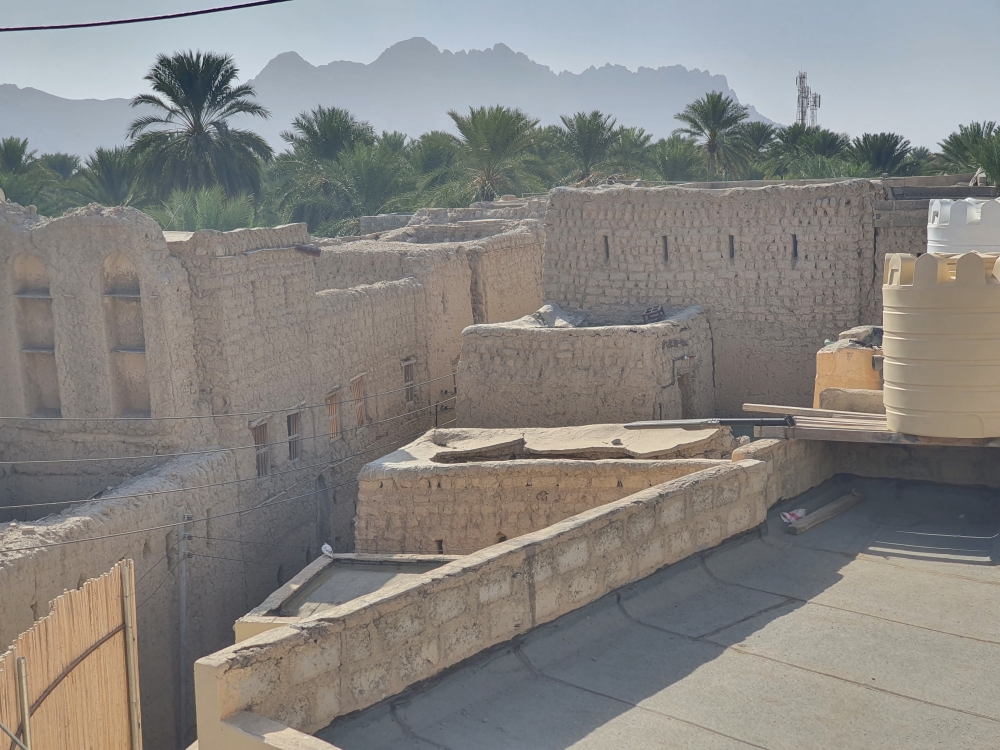 زوايا مختلفة لحارة العقر (بتصوير: عامر الأنصاري)