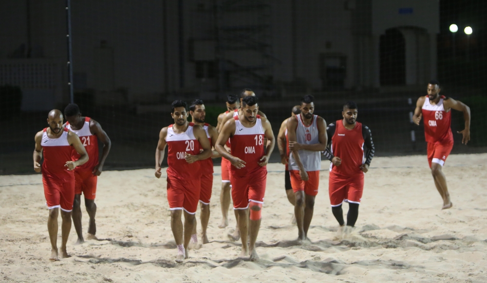 من التدريبات السابقة لمنتخب اليد الشاطئية