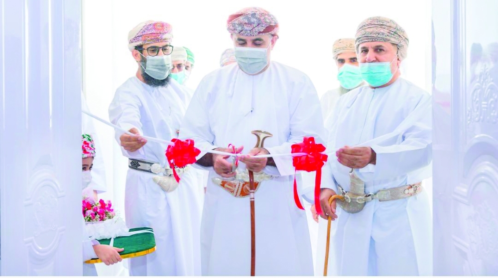 راعي الحفل خلال الافتتاح