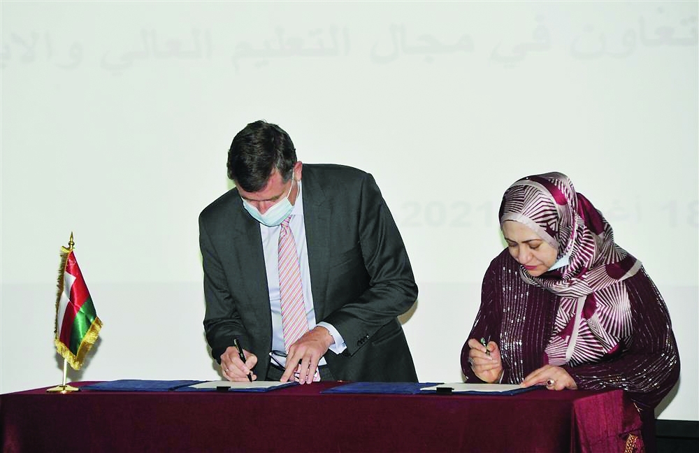 خلال التوقيع على عدد من بروتوكولات التعاون