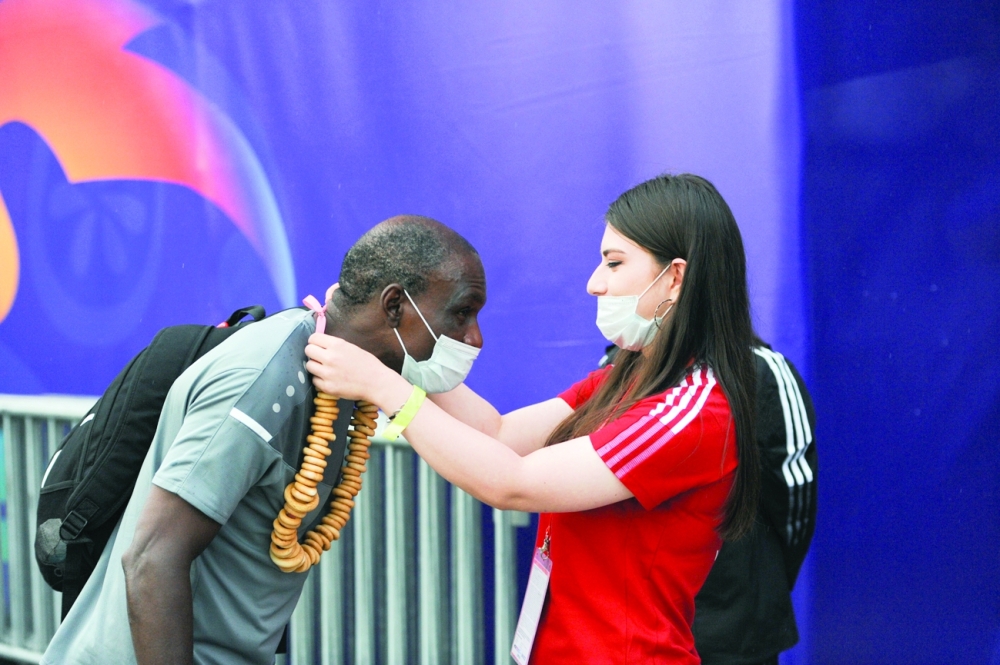 استقبال بعثة أحمر الشواطئ بعد وصولها استاد لوجنيكي 