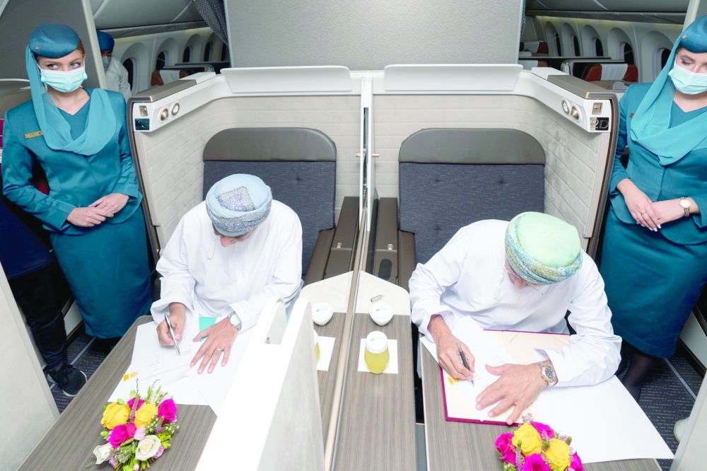 جانب من توقيع الدعم والشراكة