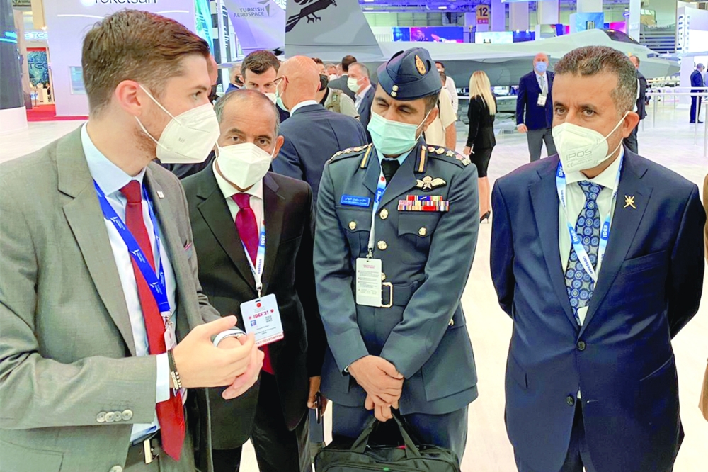  الأمين العام لوزارة الدفاع في جولة بأرجاء معرض الصناعات الدفاعية