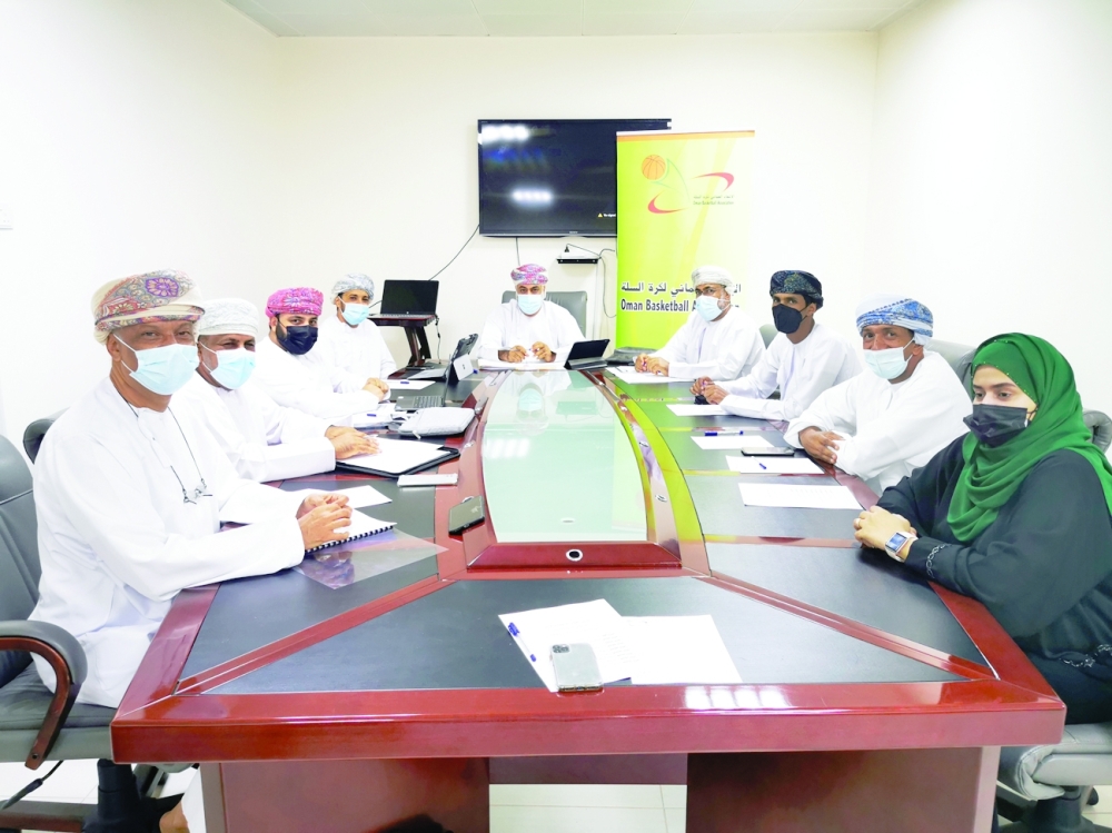 جانب من اجتماع مجلس إدارة الاتحاد