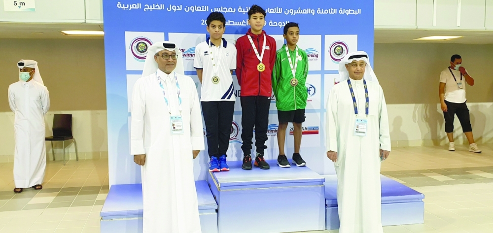 تتويج محمد الوهيبي بالميدالية الذهبية لسباق 50 متر ظهر