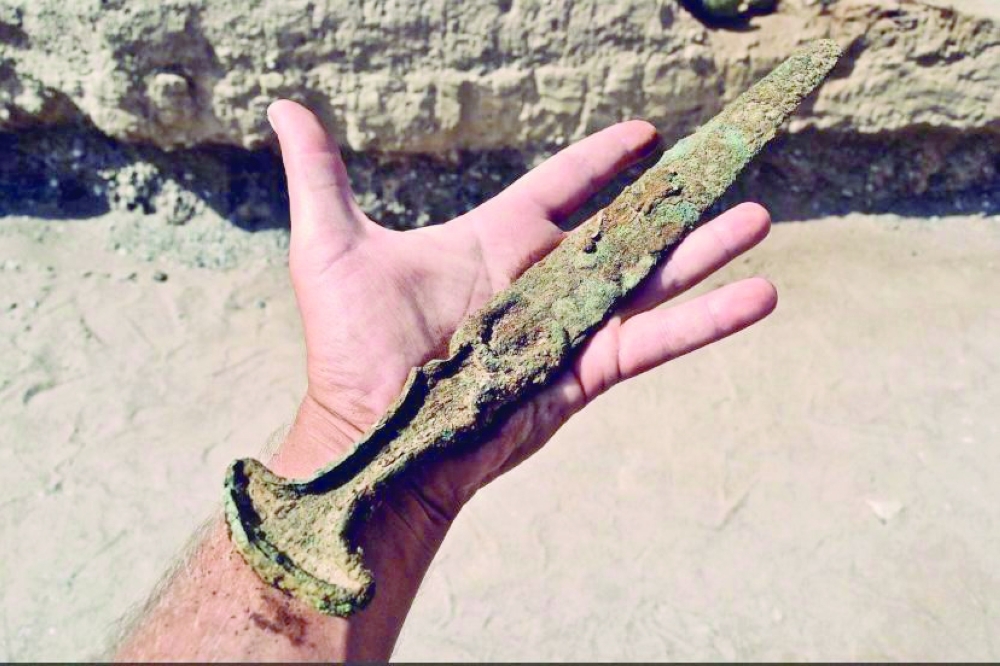 خنجر برونزي