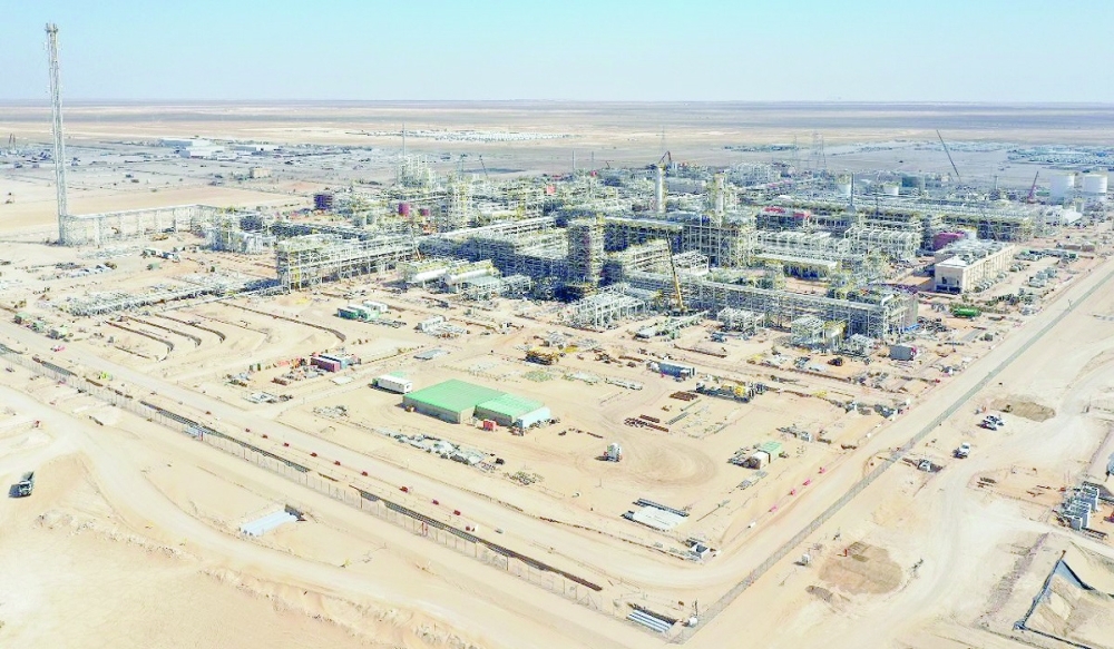 إحدى منشآت إنتاج النفط والغاز في السلطنة