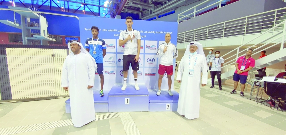 تتويج عيسى العدوي بالميدالية البرونزية في سباق 800 متر حره