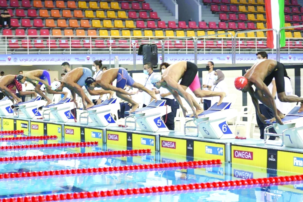 من منافسات سباق 100 متر حرة لفئة العموم