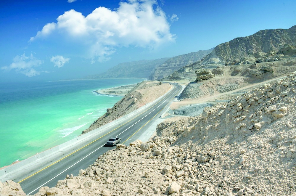 إحدى الطرق الساحلية التي تربط حاسك بالشويمية