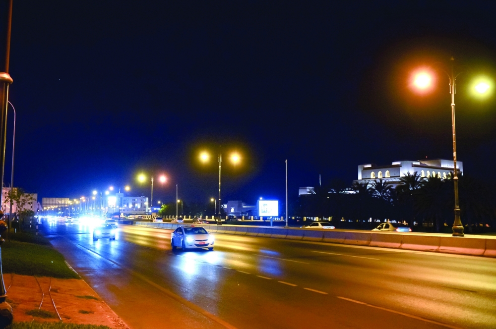 حركة المركبات تسير بشكل طبيعي بعد انتهاء منع الحركة للمركبات والافراد 
تصوير ـ(فيصل البلوشي) 