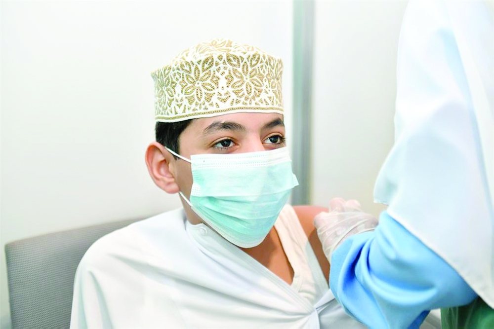 تلقي اللقاح يساهم في عودة الحياة إلى طبيعتها و الحد من تأثيرات المرض الحادة