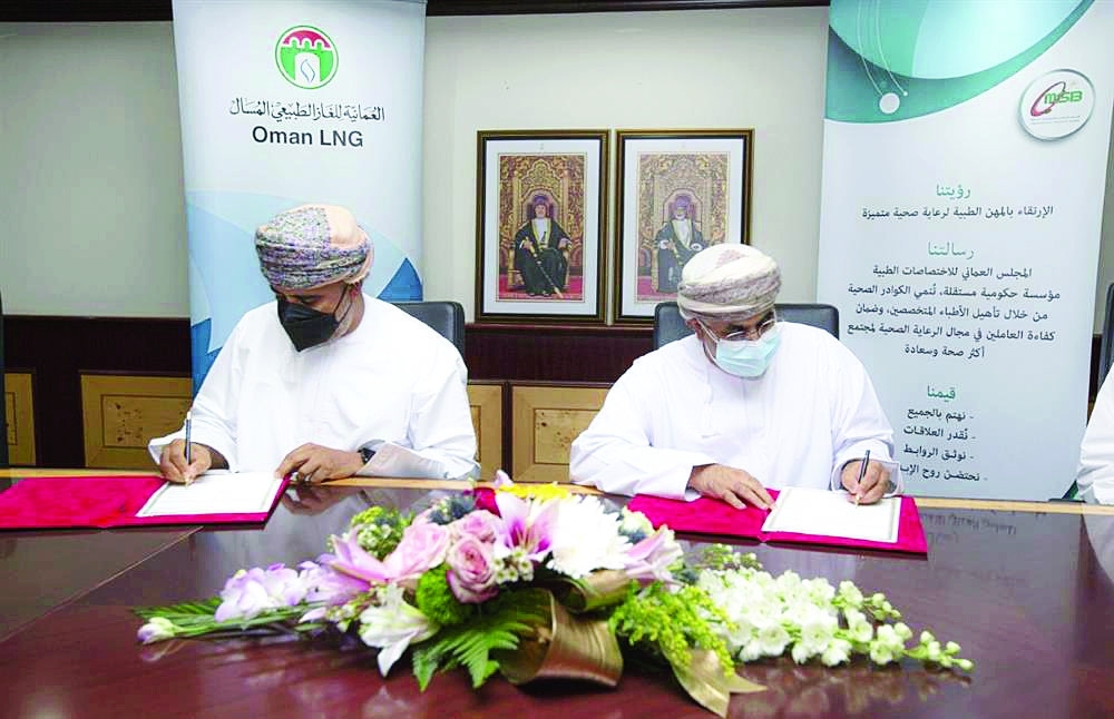 خلال توقيع الاتفاقية من قبل الطرفين 