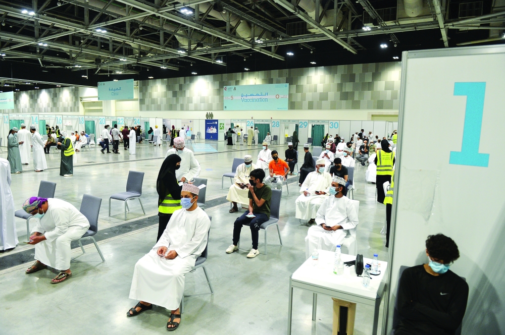 التحصين بمركز عمان للمؤتمرات والمعارض يتواصل وسط إقبال كثيف 
