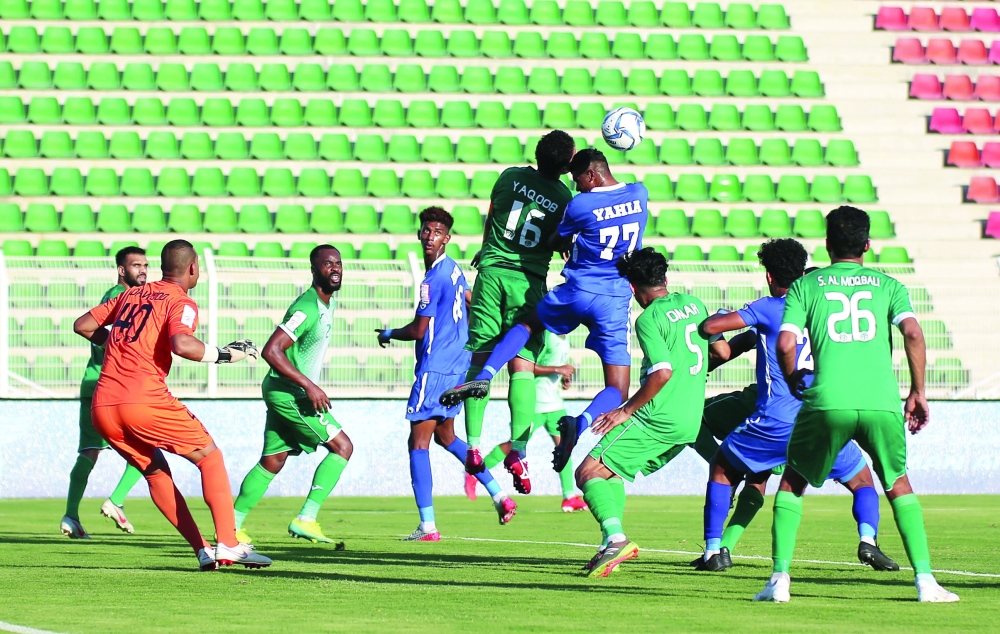 من لقاءات الموسم الماضي بدوري عمانتل