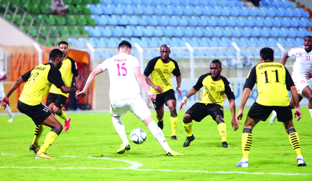 جانب من منافسات دوري عمانتل الموسم الماضي