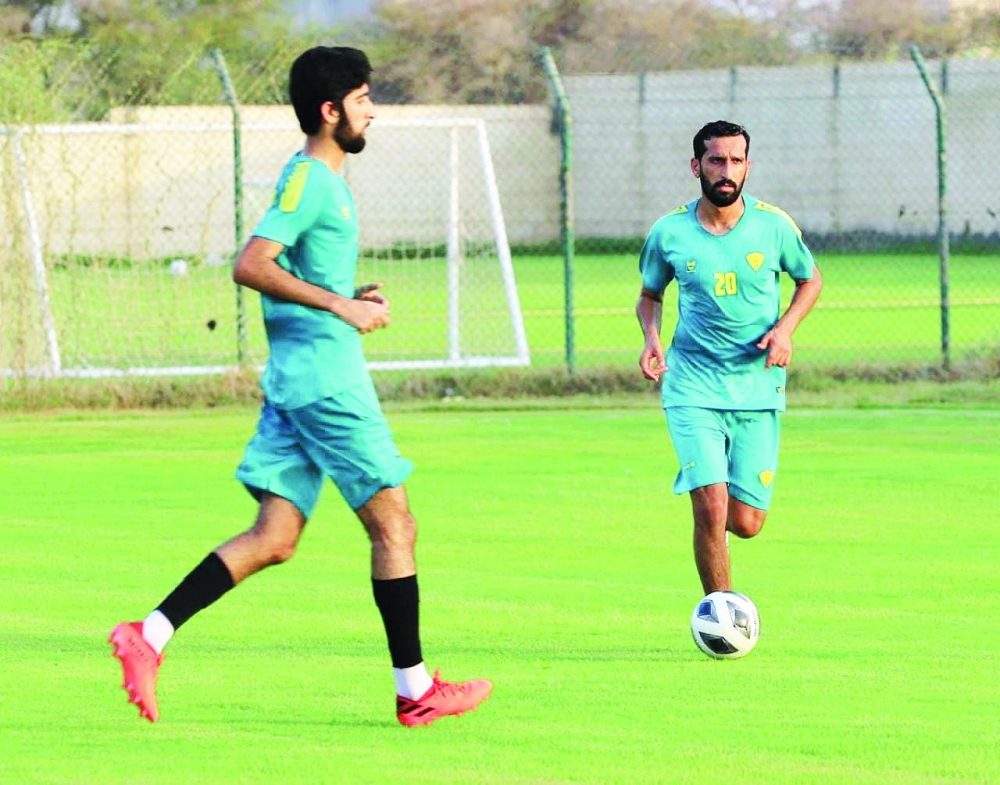 جانب من الحصة التدريبية للفريق الأول بنادي الخابورة