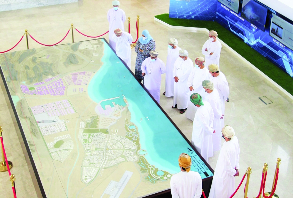 السفراء خلال الجولات التعريفية 