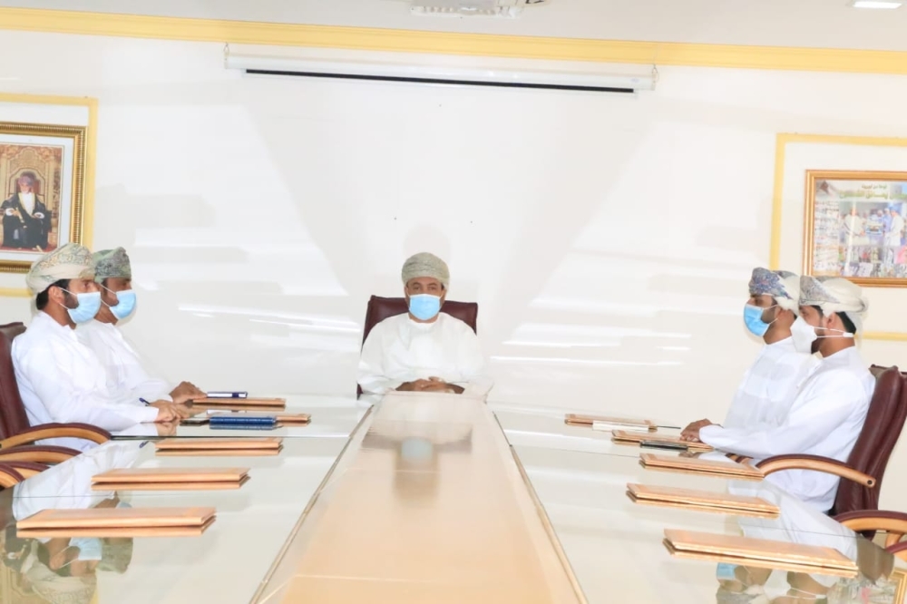 والي صحم خلال لقائه بالمسؤولين