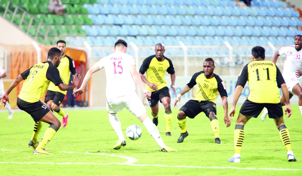 جانب من منافسات دوري عمانتل الموسم الماضي