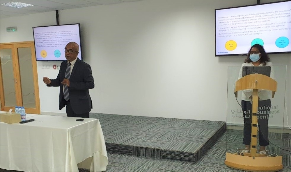 الشركة المنفّذة للمنصة تقدم عرضا لمسؤولي مدائن