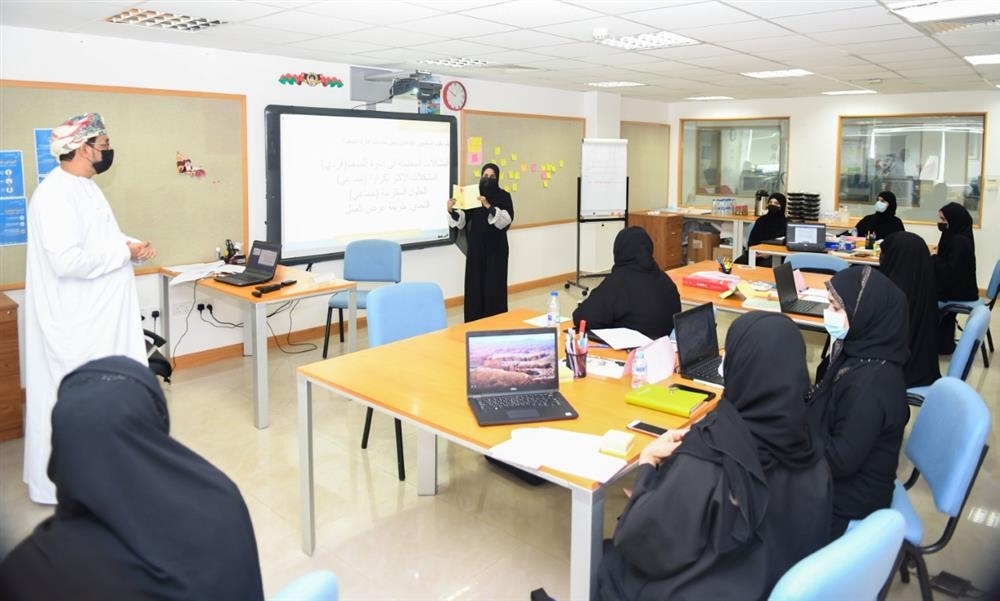 البرنامج يهدف الى اكساب المعارف والمهارات التخصصية في مجالات التربية الإسلامية واللغة العربية والدراسات الاجتماعية