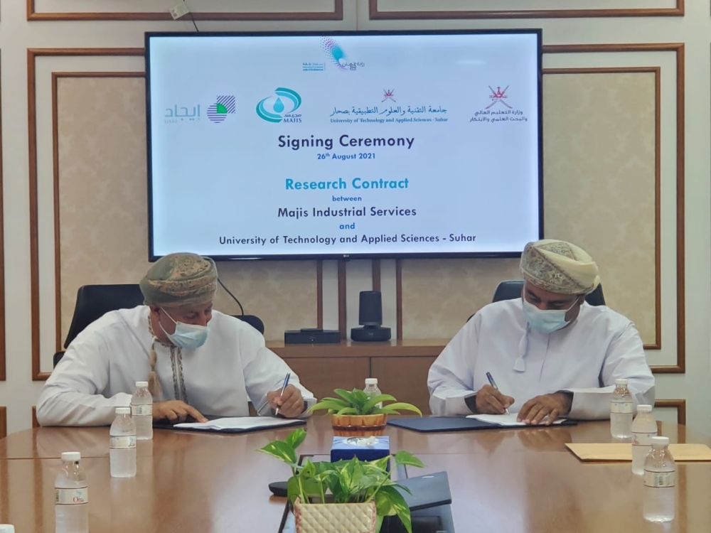 خلال توقيع الاتفاقية من قبل الطرفين 