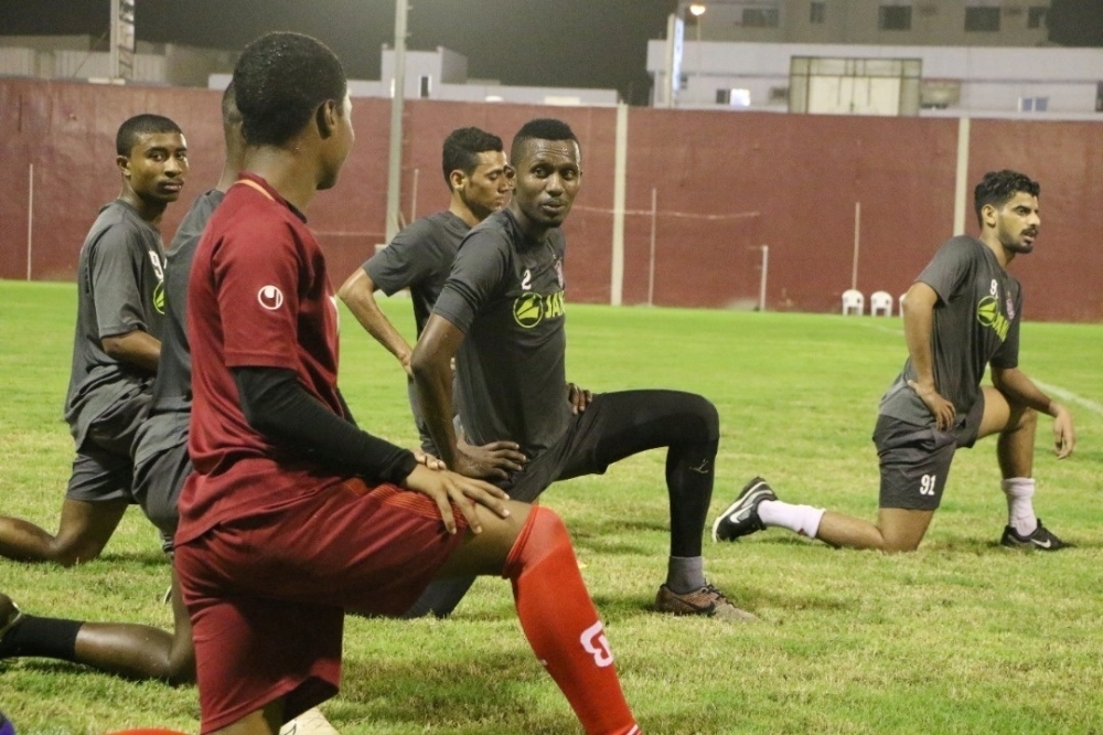 من تدريبات الفريق الكروي بنادي ظفار