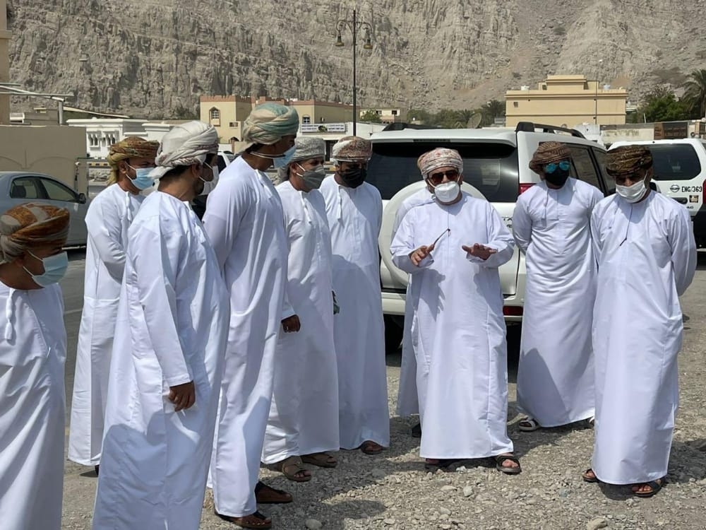 الزكواني يستمع إلى شرح مفصل لطرائق العمل المستخدمة 