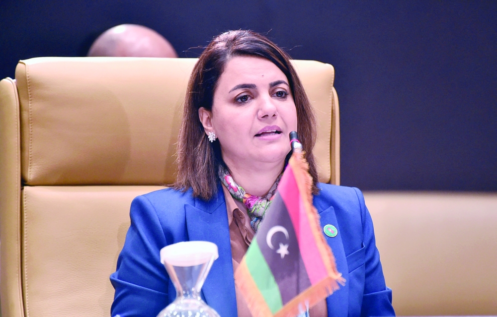 وزيرة الخارجية الليبية نجلاء المنقوش خلال اجتماع جيران ليبيا في العاصمة الجزائرية أمس.أ.ف.ب