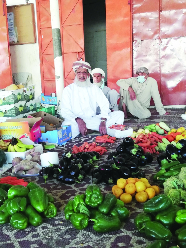 جانب من سوق الحمراء التقليدي