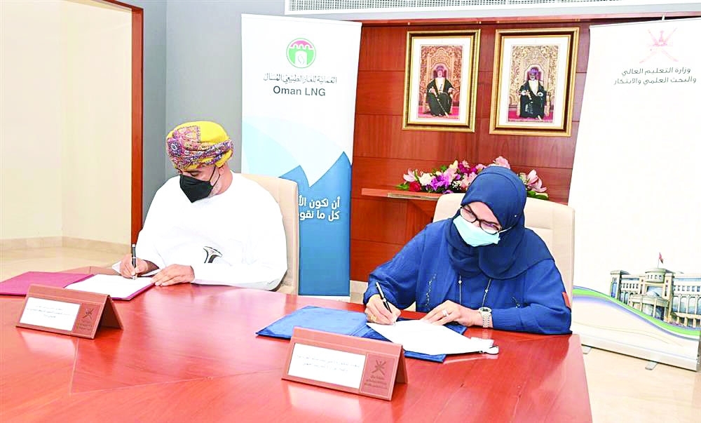 الجردانية توقع اتفاقية مع الغاز الطبيعي المسال لتدريب باحثين عن عمل في مجال الهواتف النقالة